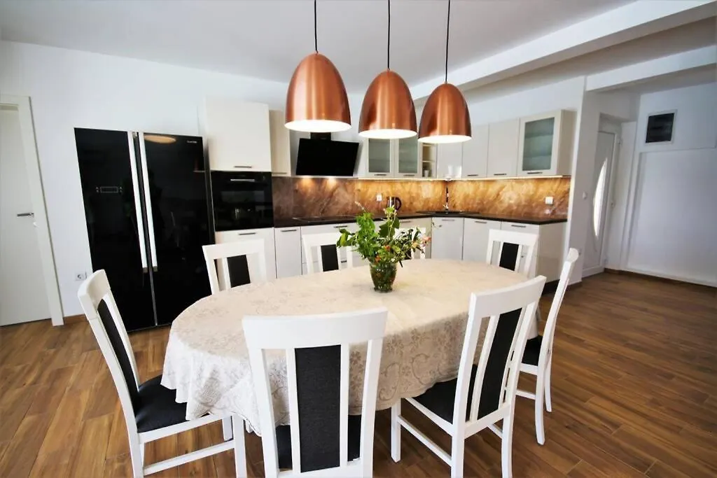 New Villa With Pool Barbariga