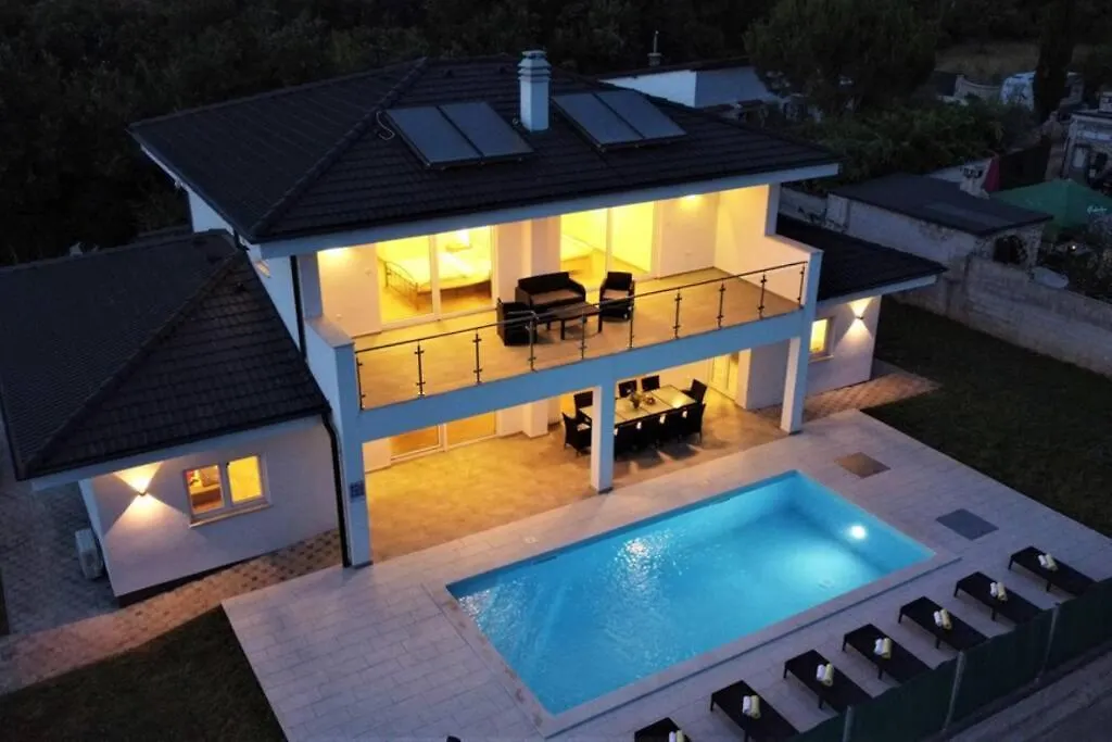 New Villa With Pool Barbariga