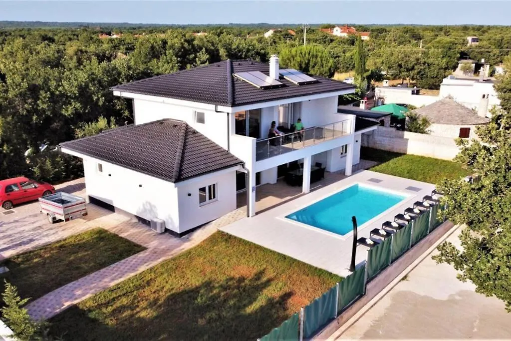 New Villa With Pool Barbariga