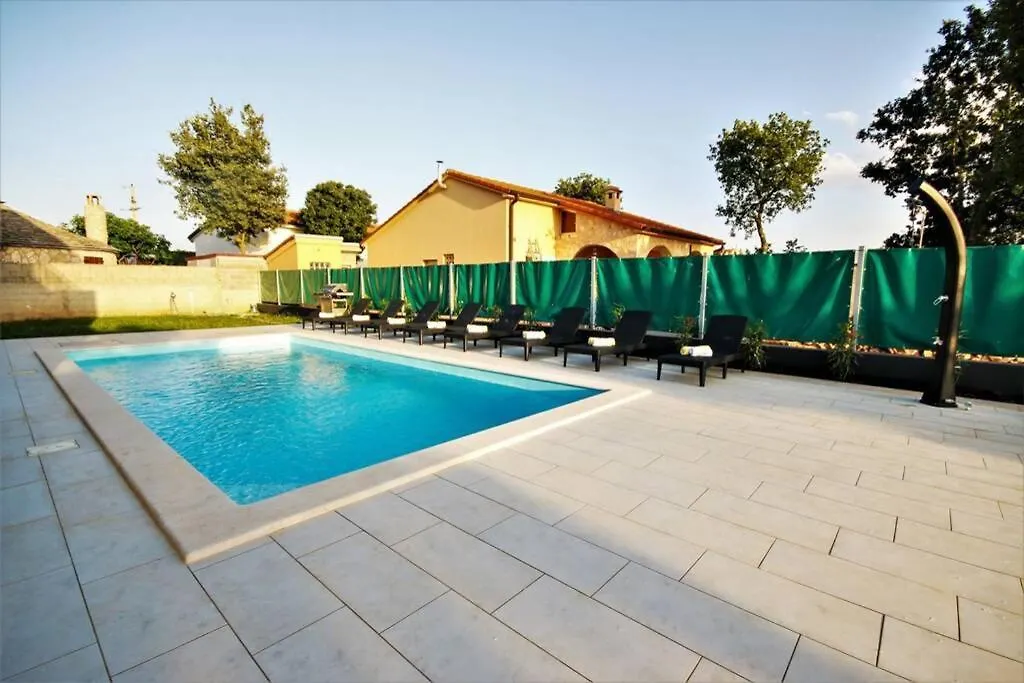 New Villa With Pool Barbariga