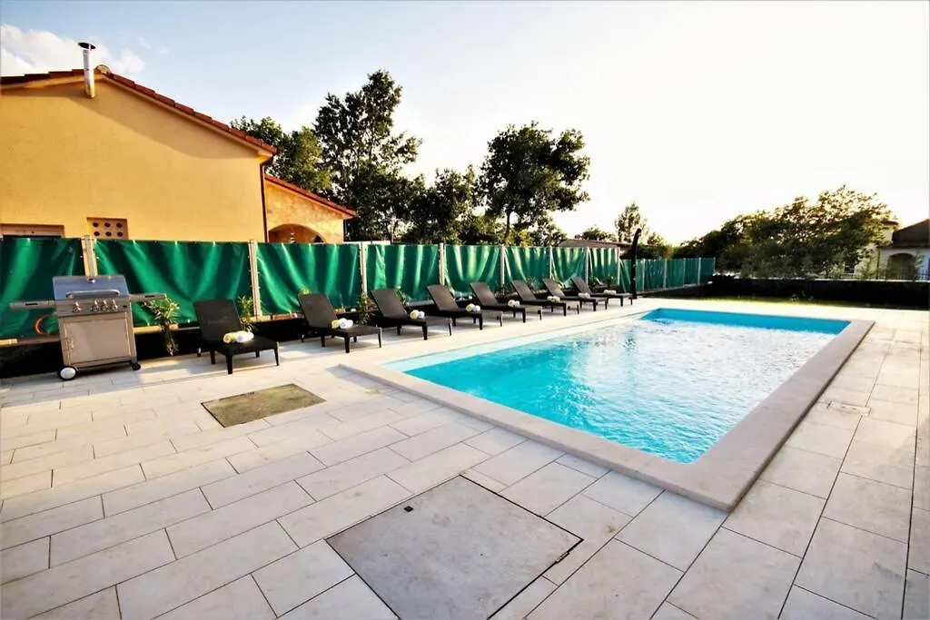 New Villa With Pool Barbariga