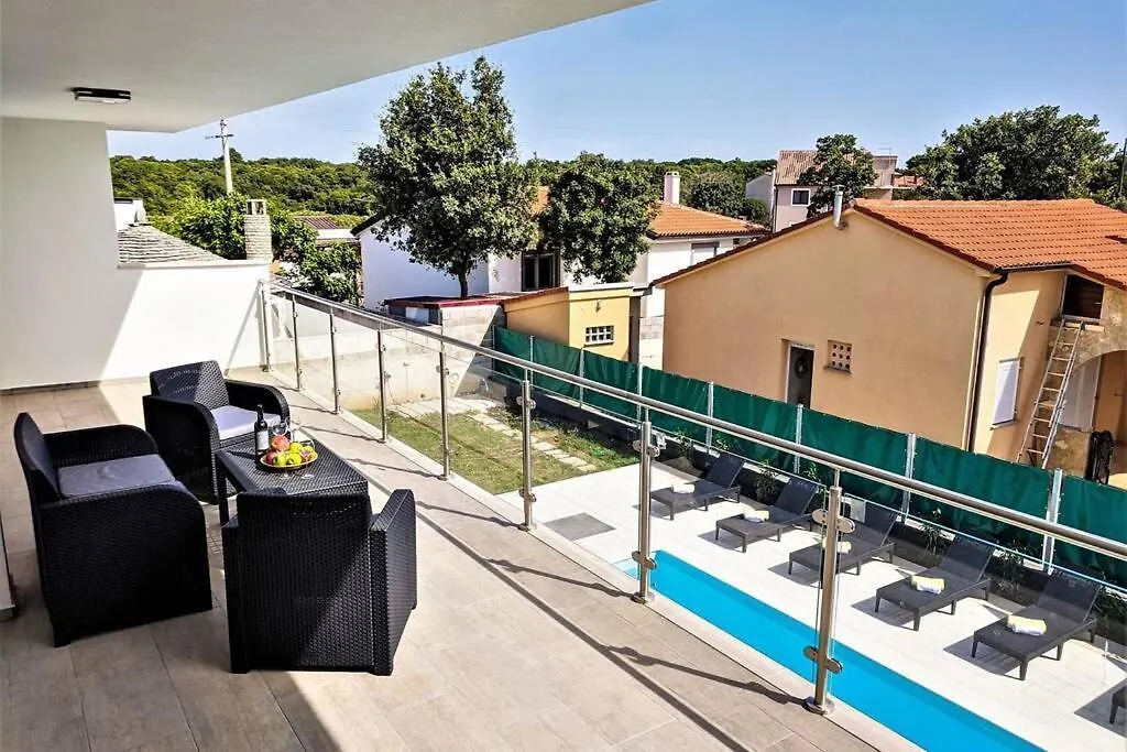 New Villa With Pool Barbariga